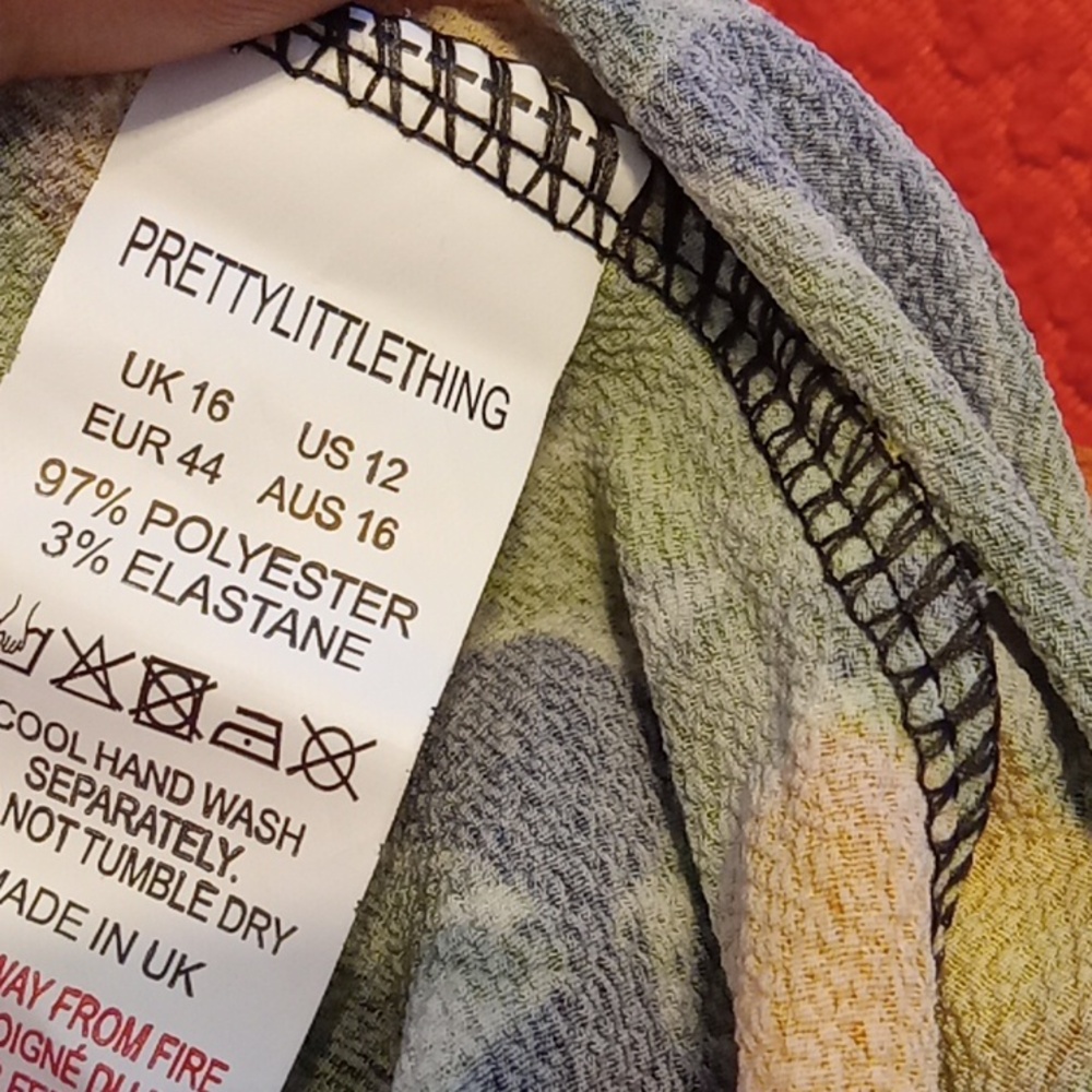 PrettyLittleThing Multicolor Leaf Print Shorts - Picture 5 of 5